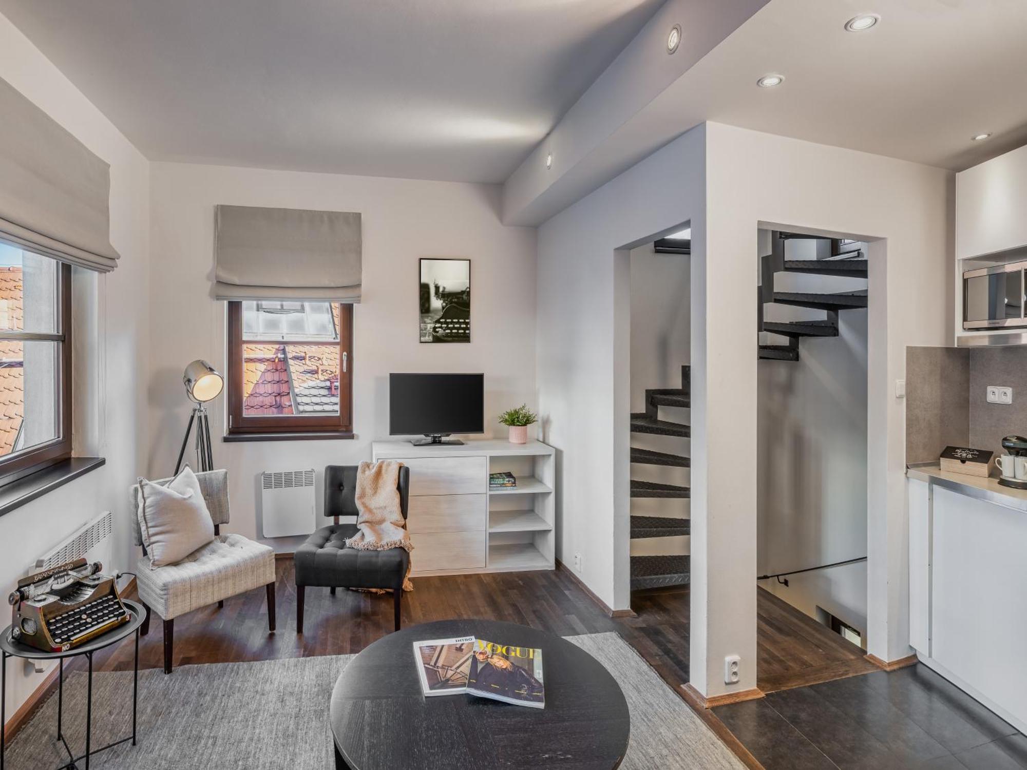 Apartment 4 Arts By Adrez *